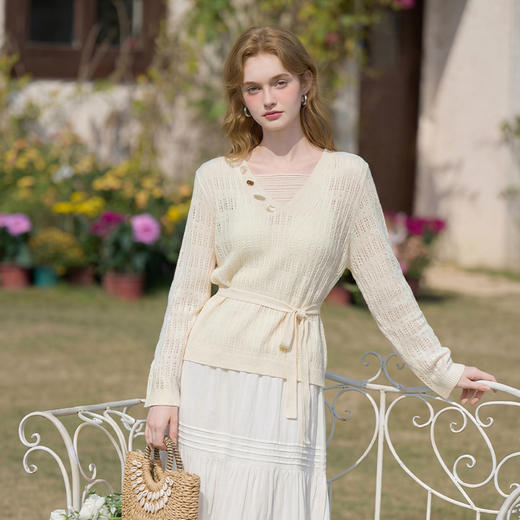 西遇法式慵懒镂空针织衫2026春薄款贝壳装饰休闲透气罩衫上衣H0060243 商品图0