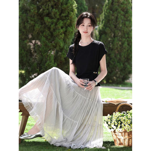 鹿向南【0405/20:00新品前1小时7折限量100件】黑色收腰正肩T恤 商品图4