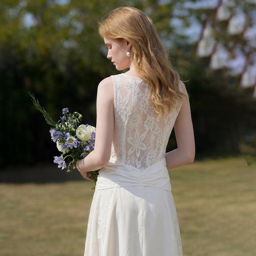 西遇法式V领吊带连衣裙女2026夏季新款重工蕾丝拼接气质背心长裙E0060266 商品图4