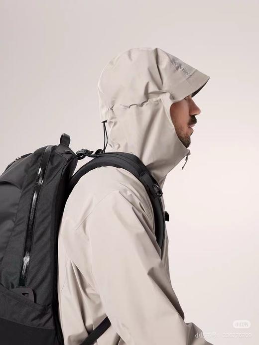 一店d 🐦𝐒𝐨𝐥𝐚𝐧𝐨 𝐇𝐨𝐨𝐝𝐲系列软壳
今天给你们安排的是樶--新版哈
这个系列号称城市通勤的防风抗水“隐形铠甲”不像硬壳那样过于“硬邦邦”却比普通外套更胜一筹 商品图1