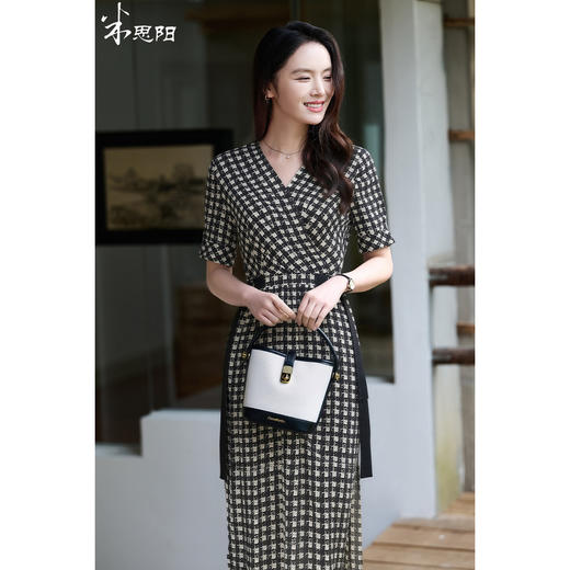 漫步塞纳河~法式浪漫真丝裙 米思阳2026夏季新款复古千鸟格系带V领100%桑蚕丝真丝连衣裙 商品图1