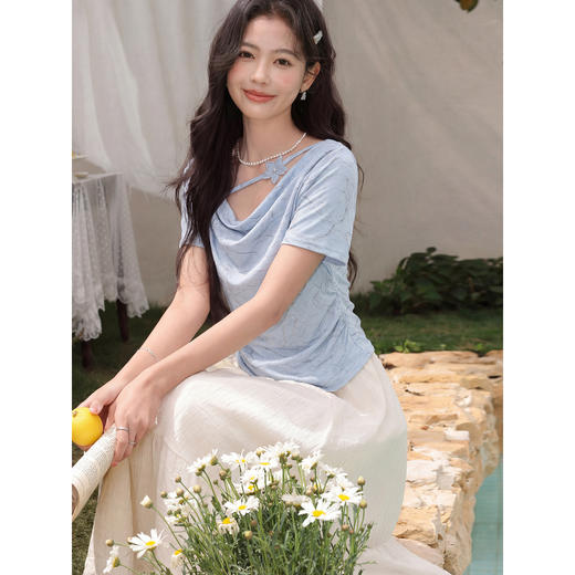 鹿向南【0405/20:00新品前1小时7折限量100件】蓝色荡领短袖T恤 商品图2