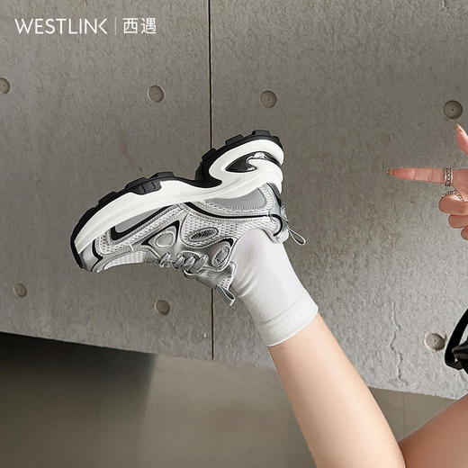 【限时秒杀】西遇老爹鞋女鞋2026新款春季透气休闲百搭小个子增高厚底运动鞋子V0066313 商品图1