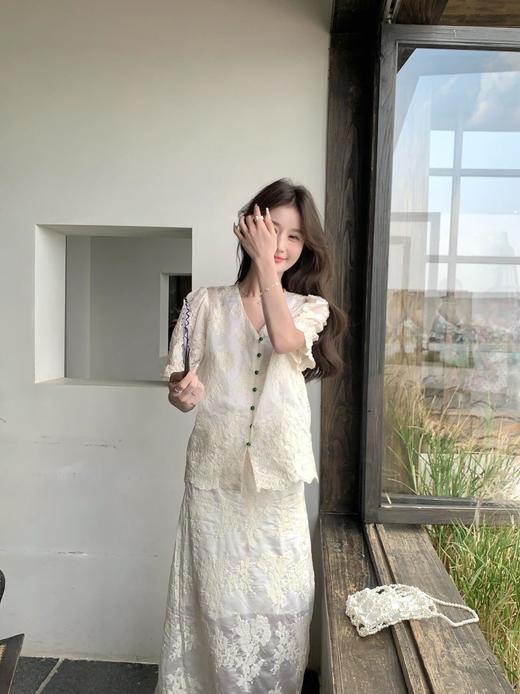 专柜实拍【新中式套装】拉夏贝尔/La Chapelle莱赛尔混纺珠扣刺绣气质V领短袖小衫后松紧半裙套装 商品图12