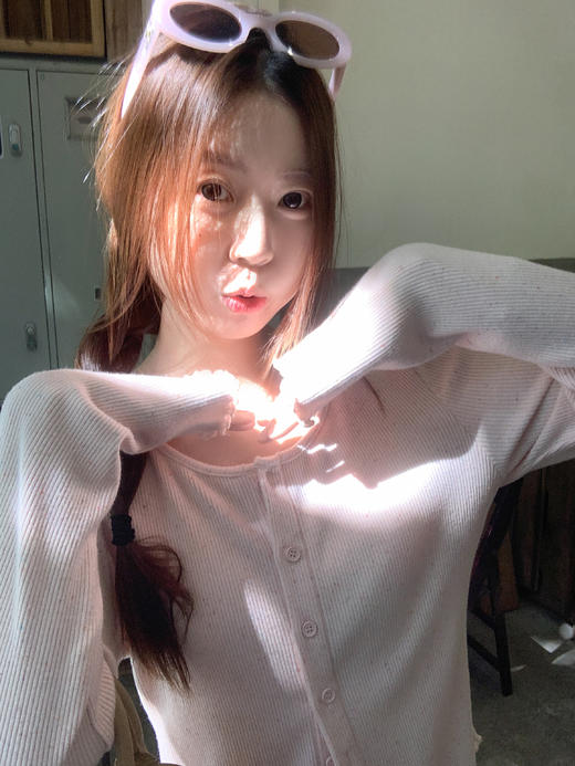 <曾小咸推荐>4.3现货秒杀 ！微信超特价！韩系针织开衫+吊带套装 日常219.99 立减130 秒杀89.99！！ 商品图8