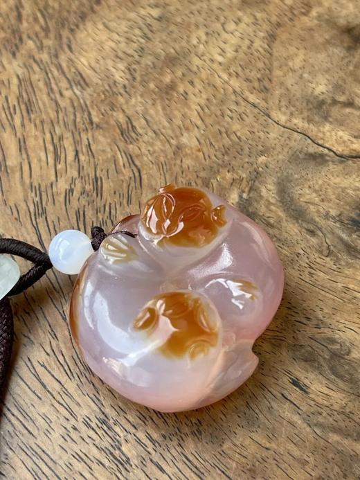 魚脑冻玛瑙巧色雕双獾吊坠，顺丰包邮 商品图13