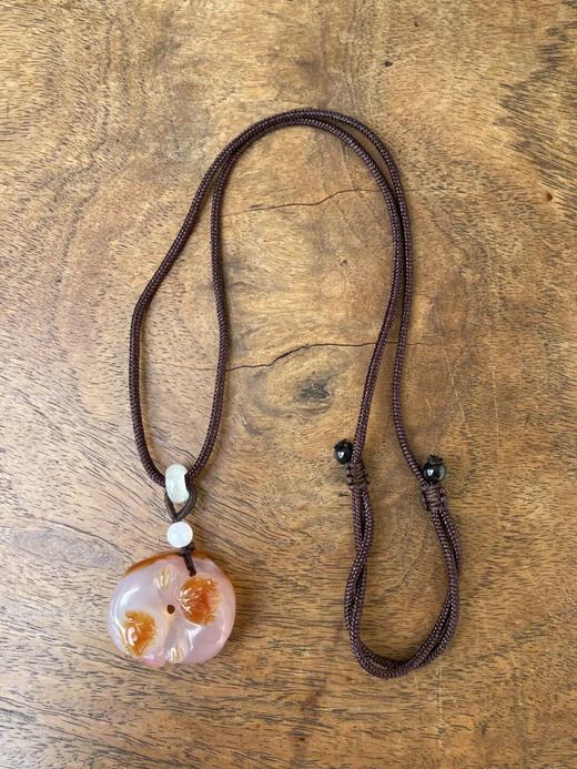 魚脑冻玛瑙巧色雕双獾吊坠，顺丰包邮 商品图3