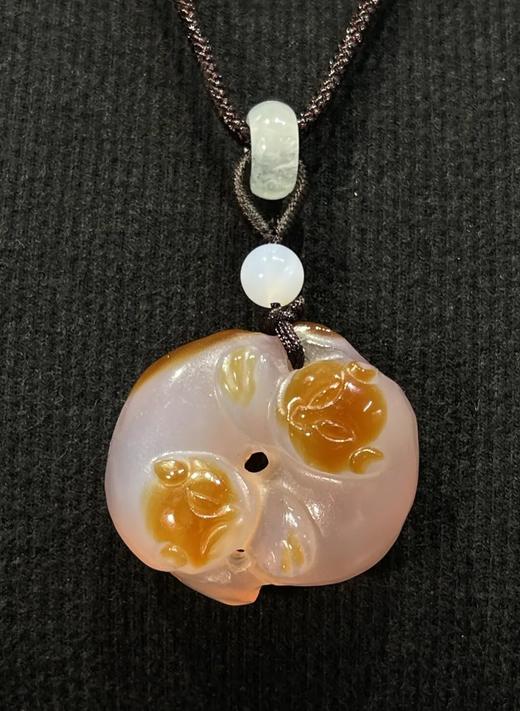 魚脑冻玛瑙巧色雕双獾吊坠，顺丰包邮 商品图5