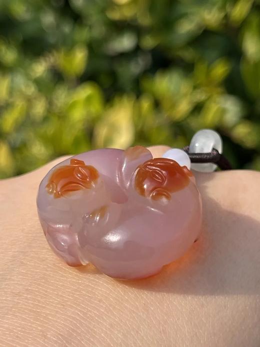 魚脑冻玛瑙巧色雕双獾吊坠，顺丰包邮 商品图7