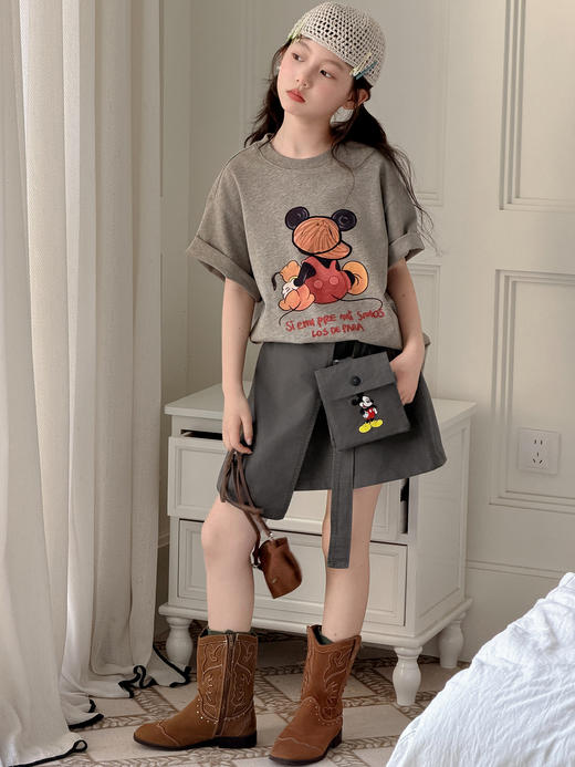📣买一得三🕗️限时福利款「吉米故事▪韩系休闲风米奇短袖裙裤套装系列」谁能拒绝软萌又酷的"米奇"套装啊！✨定制复古雾面灰调T恤+工装裙裤的组合，把韩系松弛感焊在身上～ 商品图3