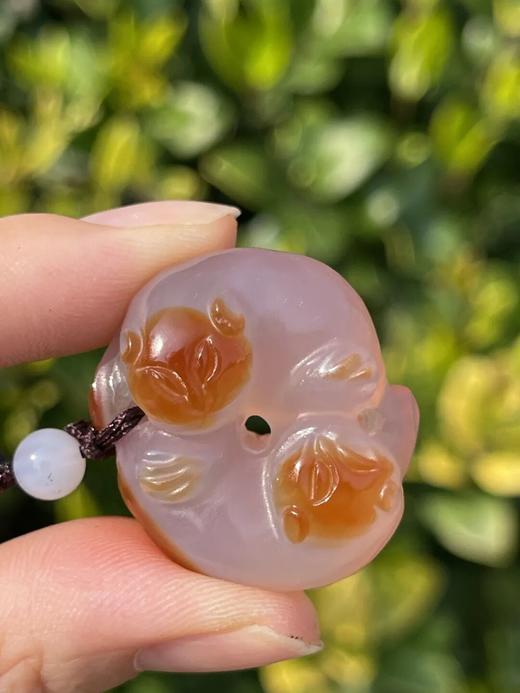 魚脑冻玛瑙巧色雕双獾吊坠，顺丰包邮 商品图1