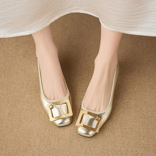 【预售5天】法式金属扣方头浅口单鞋女2026新款羊皮内增高百搭软底通勤小皮鞋&ZG172 商品图1