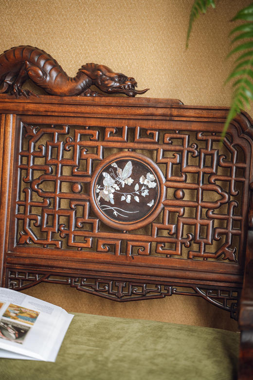 独角鹿西洋古董19世纪末20世纪初法国出品VIARDOT东方风格蟠龙回纹硬木精雕及镂雕装饰花叶主题螺钿镶嵌绿色绒布面沙发座椅三件套 商品图4