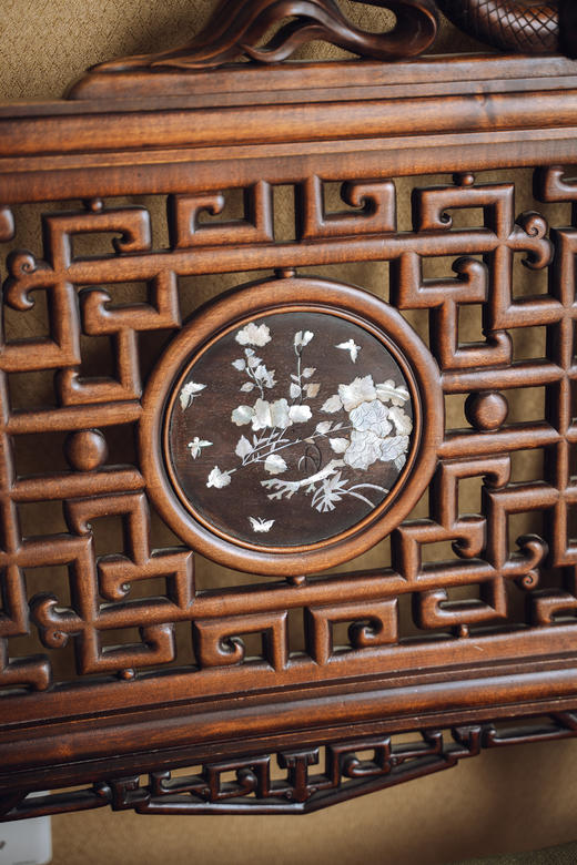 独角鹿西洋古董19世纪末20世纪初法国出品VIARDOT东方风格蟠龙回纹硬木精雕及镂雕装饰花叶主题螺钿镶嵌绿色绒布面沙发座椅三件套 商品图5