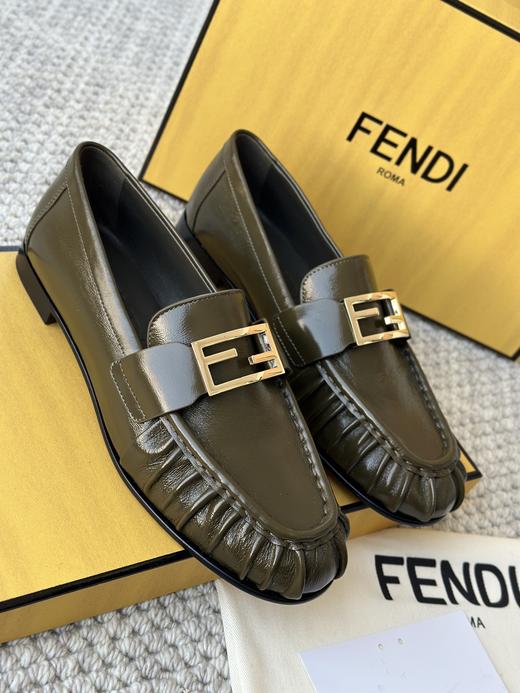 芬迪 非常经典的乐福鞋系列 商品图8