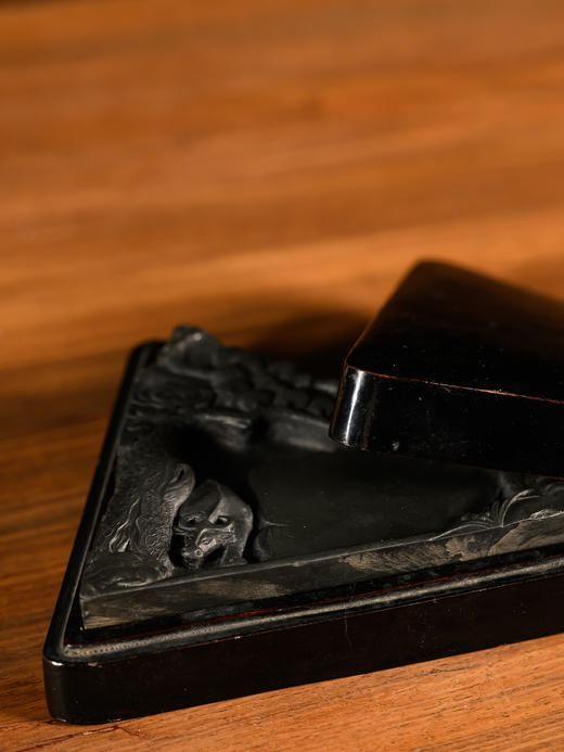 民国	松树牛纹歙砚（黑漆砚盒） 商品图2