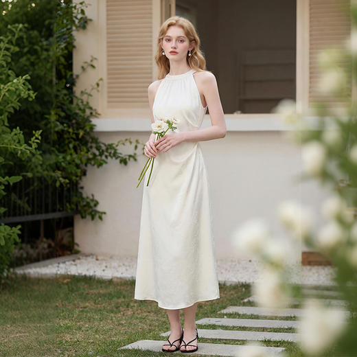 西遇新中式挂脖连衣裙女2026年夏季新款提花收腰显瘦国风茶歇长裙E0060275 商品图1