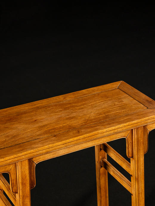 清 黄花梨夹头榫刀牙板香案 商品图3