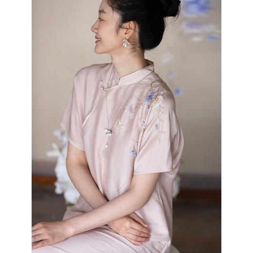 牧衣游原创 22姆米重磅双宫绸手工刺绣旗袍粉色复古真丝长裙 致在 商品图3