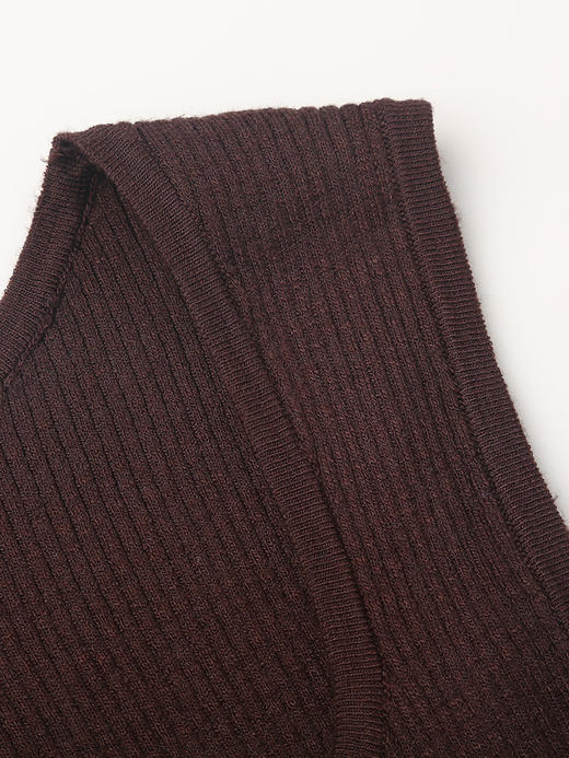 米白色坑条针织背心女 2026 新款 方领宽肩带显瘦内搭 小个子百搭无袖打底衫 商品图1