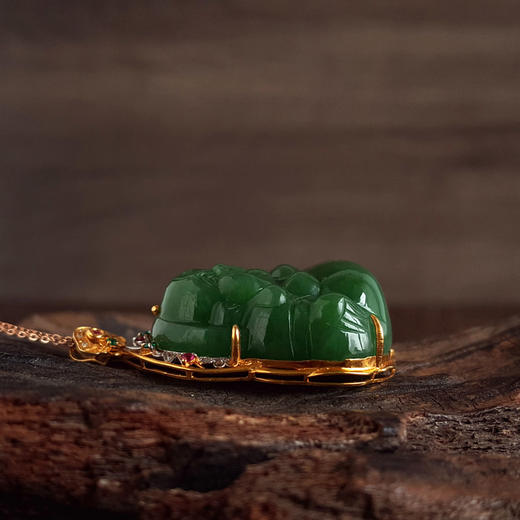 【天然正品】AU750黄金镶钻镶天然细腻油润度佳菠菜绿无黑点佛公碧玉和田玉吊坠项链43.1*32.3*12.4MM（皆取最大值）030426XY08 商品图7