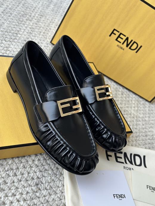 芬迪 非常经典的乐福鞋系列 商品图9