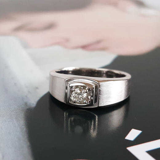【天然正品】AU750白金简约时尚宽版0.195克拉钻石戒指15号（戒圈可改）110326TJ16 商品图3