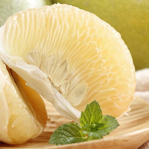 泰国翡翠红柚 /青柚  柚中上品  芳香四溢  入口清甜微酸 有着一股淡淡的清香 汁水充沛颗粒饱满    一口停不下来 商品图2