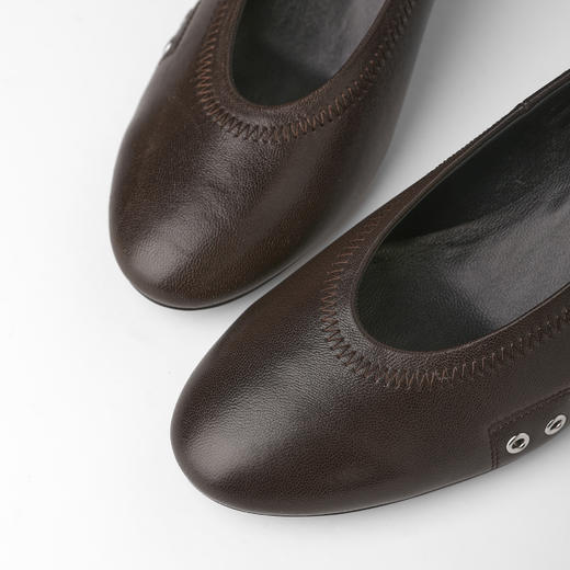 ROMI STUDIO“复古气质”头层牛皮圆头铆钉粗跟高跟鞋 RWDSP32066 商品图2