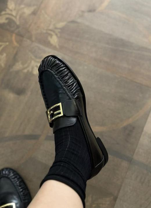 芬迪 非常经典的乐福鞋系列 商品图1