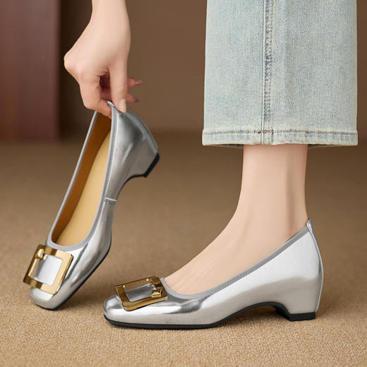 【预售5天】法式金属扣方头浅口单鞋女2026新款羊皮内增高百搭软底通勤小皮鞋&ZG172 商品图2