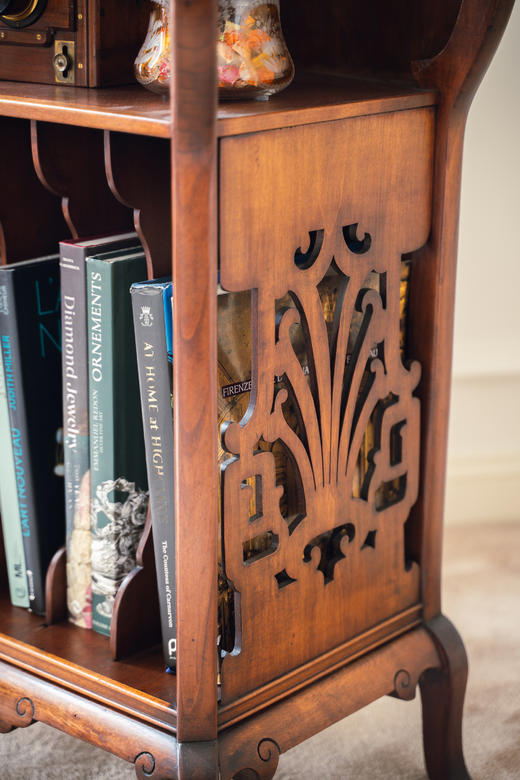 【已售】独角鹿西洋古董19世纪法国出品VIARDOT东方风格瑞兽造型铜鎏金精雕装饰吉祥回纹硬木镂雕嵌母贝三层边柜 商品图6