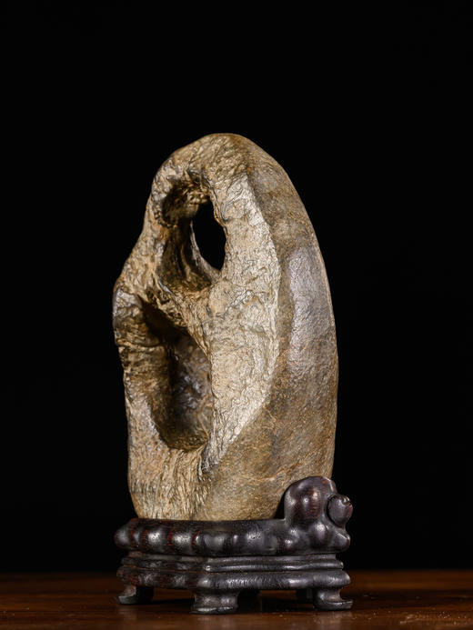 清	灵璧石“吟月”双洞天文房赏石（红木座） 商品图2