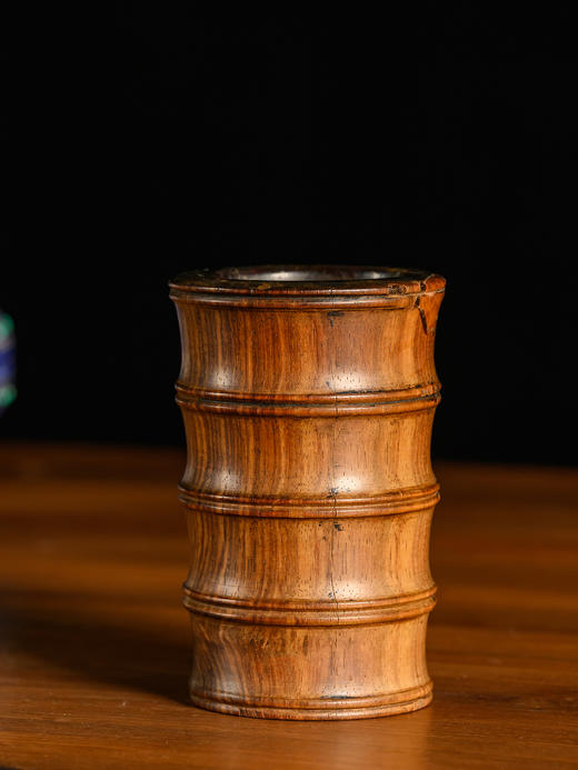 清	黄花梨竹节工一手握笔筒 商品图0