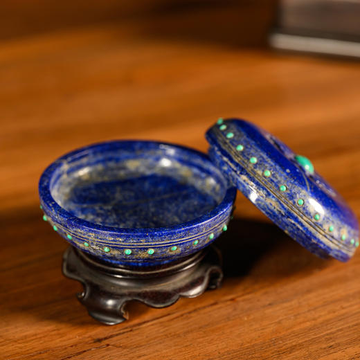 清	青金石嵌绿松石莲花盖盒（红木座） 商品图2