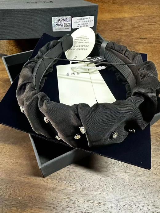 精品礼盒+礼袋！APM摩登奢钻褶皱水晶发箍  26Y04017- 商品图1