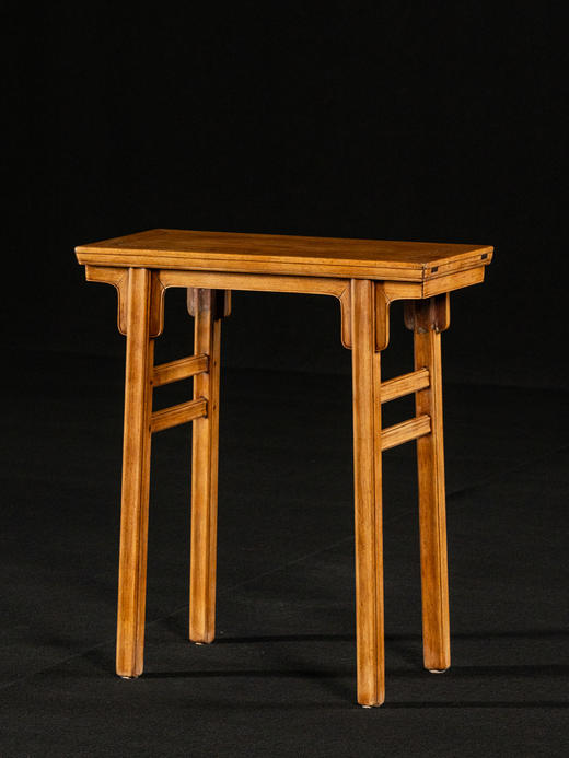 清 黄花梨夹头榫刀牙板香案 商品图0