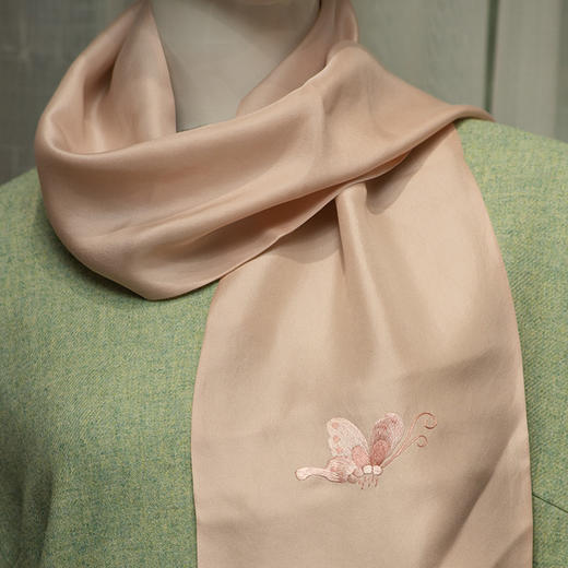 手工刺绣蝶舞天涯 斜纹真丝围巾 商品图4