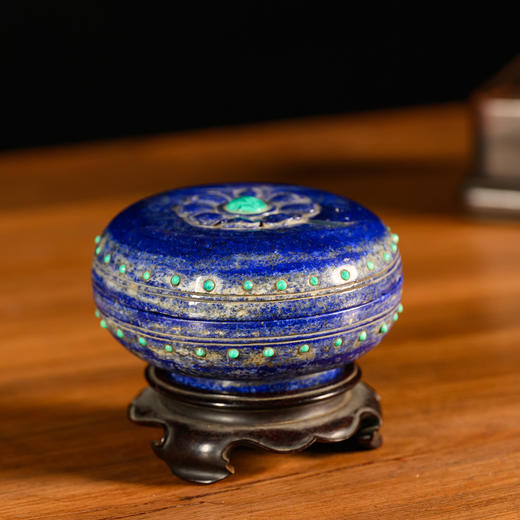 清	青金石嵌绿松石莲花盖盒（红木座） 商品图1