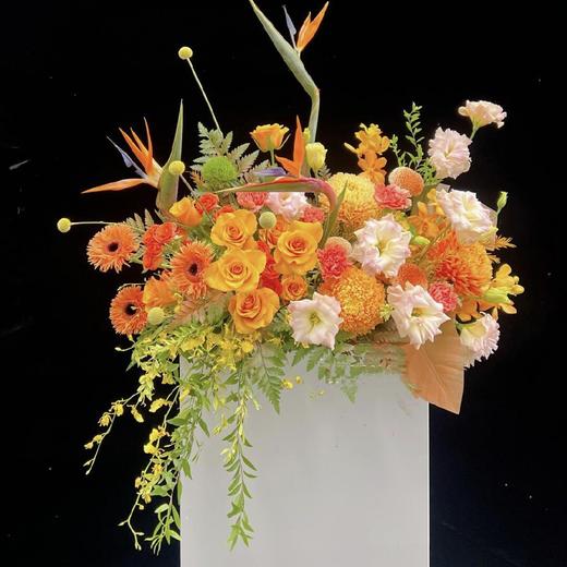 安然与共-橙色系讲台花 商品图0