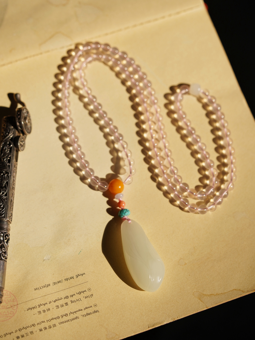 和田玉粉水晶吊坠