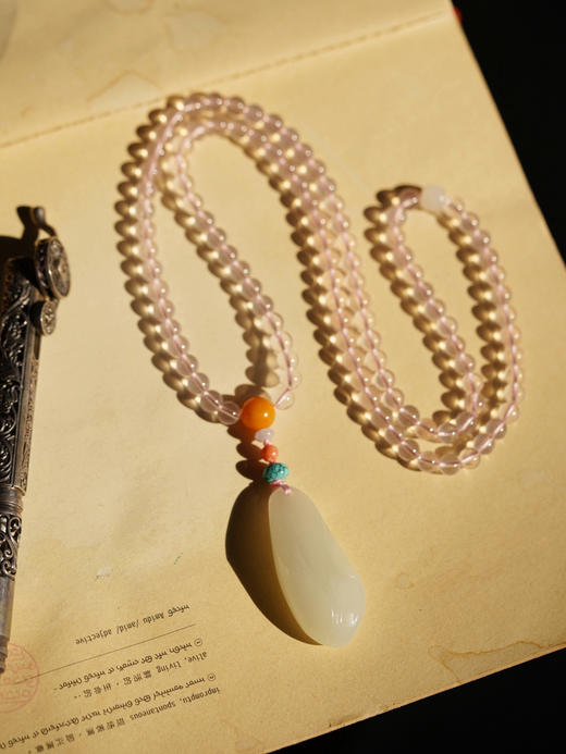 和田玉粉水晶吊坠 商品图0