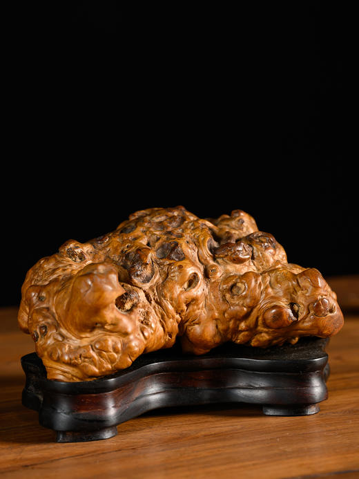 清	黄杨瘿木随形摆件（红木座） 商品图1