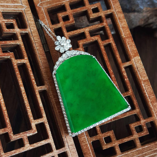 【天然正品】A货翡翠AU750收藏级白金镶钻镶天然细腻糯种满绿平安无事牌翡翠吊坠项链47.1*31.9*8.5MM（皆取最大值）230326NJS35 商品图3