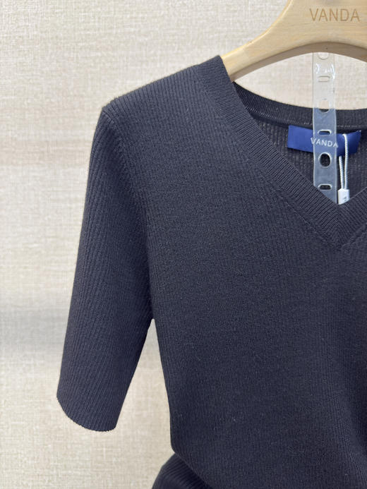 V领基础款羊毛上衣 商品图4