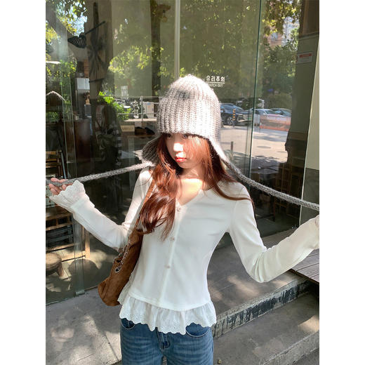 <曾小咸推荐>4.5现货秒杀 ！微信超特价！韩系花边下摆v领打底衫 日常139.99 立减80 秒杀59.99！！ 商品图0