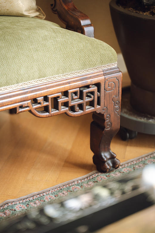 独角鹿西洋古董19世纪末20世纪初法国出品VIARDOT东方风格蟠龙回纹硬木精雕及镂雕装饰花叶主题螺钿镶嵌绿色绒布面沙发座椅三件套 商品图6