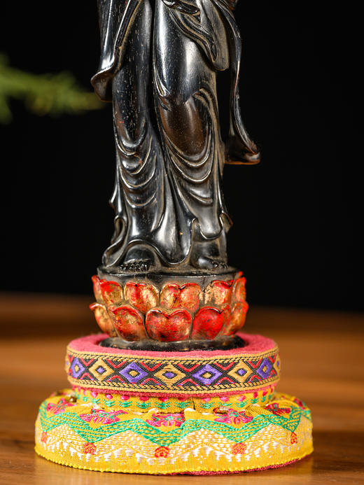 清	紫檀漆金观音像 商品图4