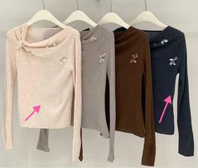 【门店同款】ENJOY冬季温柔钉珠斜领上衣 167394574