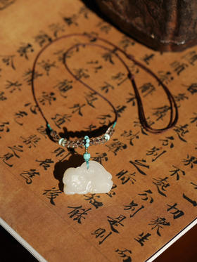 和田玉萌虎吊坠